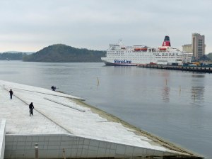 Oslo Opera: Wer nicht aufpasst landet im Wasser ;-)